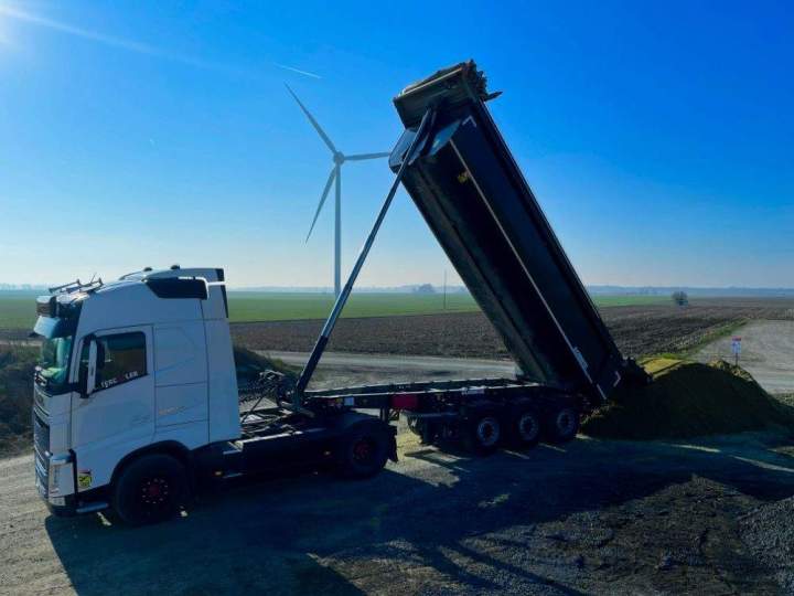 Nous transportons vos engins agricoles dans les bonnes conditions et les meilleurs délais.